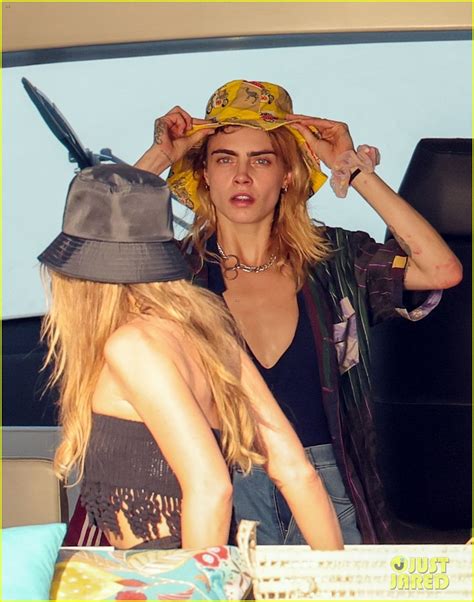 Photo Margot Robbie Cara Delevingne Boat Day 05 Photo 4801605 Just