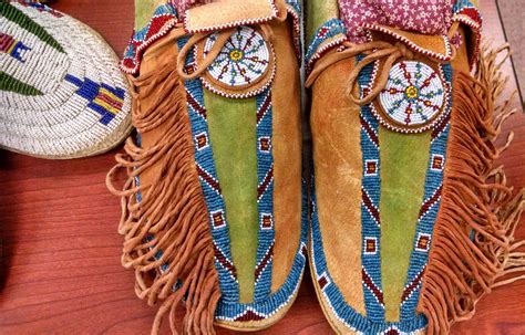 Pin By Christopher Carter On Native Beadwork Indian Beadwork Beaded