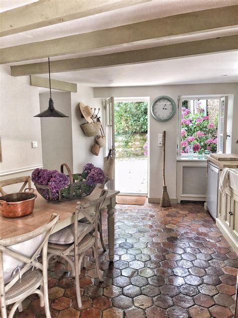 French Farmhouse Photos And Design Inspiration Rustic Decor Weathered