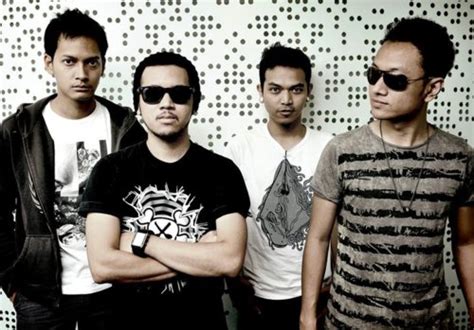 Ada 20 gudang lagu full album garasi band terbaru, klik salah satu untuk download lagu mudah dan cepat. GALLERY ARTIS: Garasi Band