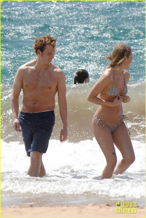 Finnick S Looking Fine Sam Claflin Goes Shirtless In Hawaii Photo Bikini Laura
