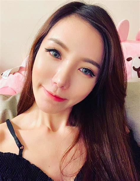 The Big Tits Beauty Sister Luna Chen Yingying Is So Hot In Clothes