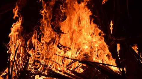 Download Wallpaper 3840x2160 Bonfire Fire Flame Brushwood 4k Uhd 16