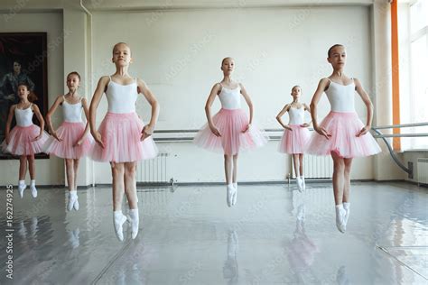 ballet اسماء حركات الباليه بالصور