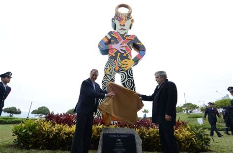 Escultura “entre El Tiempo” De José Tola Es Develada En Miraflores