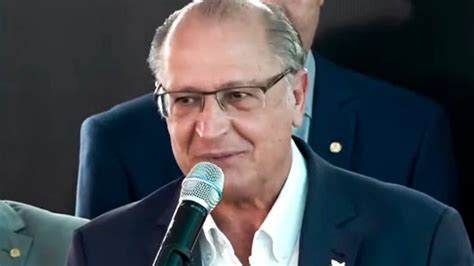 Alckmin oficializa filiação ao PSB e se encaminha para ser vice de Lula