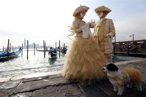 Venice Carnival 2015 Must Haves Masks Elaborate Costumes And Selfie