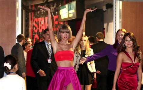Everyone Has Gone Mad About Taylor Swifts Possible Butt Implants