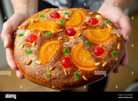 Coca De Sant Joan Tarta Tradicional De San Juan Para Celebrar La