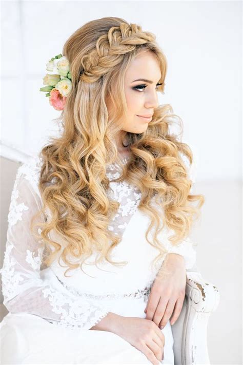 Master the braided bun, fishtail braid, boho side braid and more. 10 Irresistible Bridal Hairstyles for Long Locks - The ...