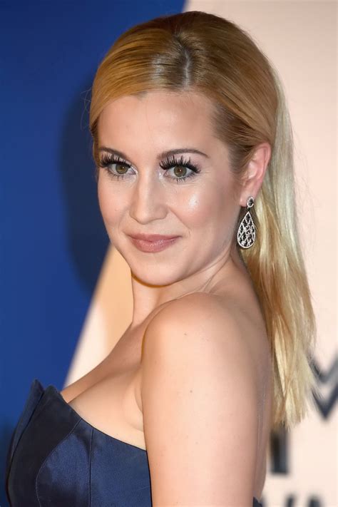 Kellie Pickler Showing Boobs In A Low Cut Strapless Dress Porn Pictures