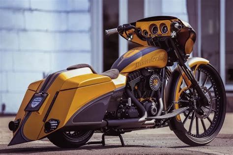 Harley Davidson Street Glide · Custom Bikes