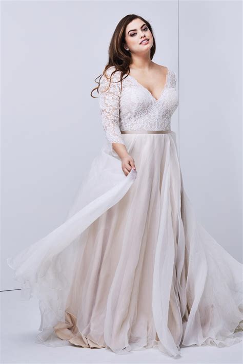 22 Designer Plus Size Wedding Dresses That Prove Your Body Is Perfect