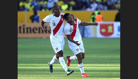 Gaibor (ecuador) ingresa en lugar de j. Perú vs Ecuador: postales de la celebración de los goles de Edison Flores y Paolo Hurtado ...