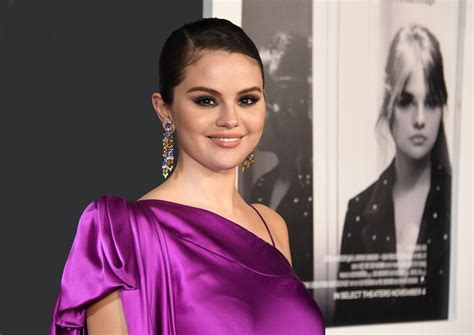 Selena Gomez Teases Her New Single With A Pointed Bit Of Kim Cattrall Sex And The City Audio