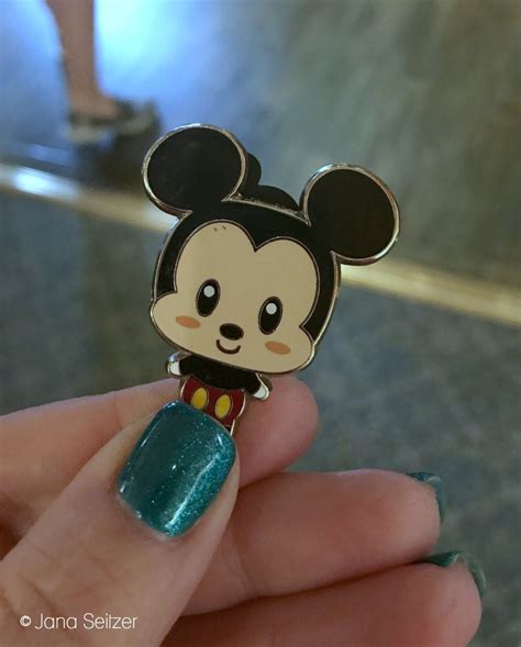 Beginners Guide To Pin Trading At Disney World Disney Pin Trading 101