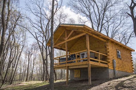 Fully equipped with full kitchen, direct tv, hot tub. Pet Friendly Cabins at Hocking Hills in Ohio