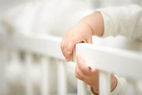 Generell ist es ganz unterschiedlich, wann und wie lange schwangeren frauen übel wird. Wann greifen Babys das erste Mal? | Ratgeber für Eltern