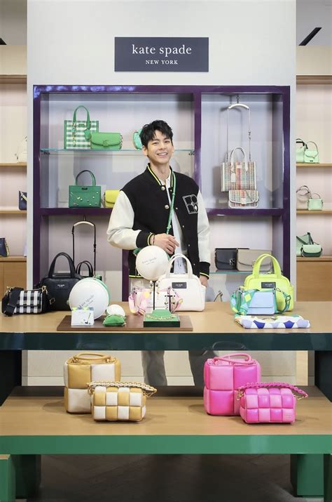 kate spade new york全新2024春夏系列上市 攜手戲劇男神林柏宏演