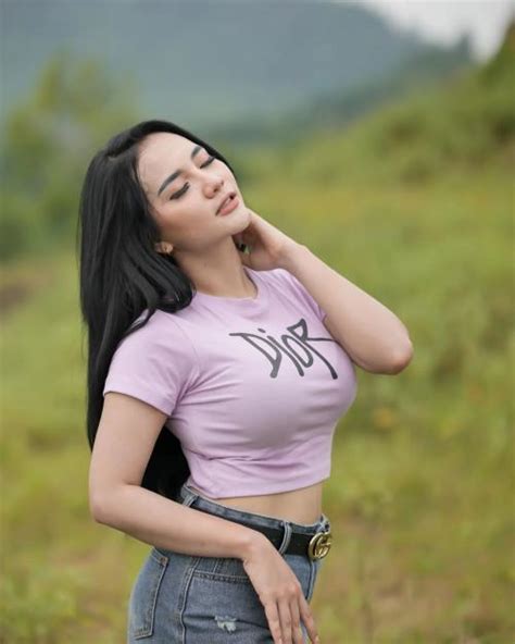 Potret Seksi Lala Widy Biduan Dangdut Cantik Asal Sidoarjo Okezone Lifestyle