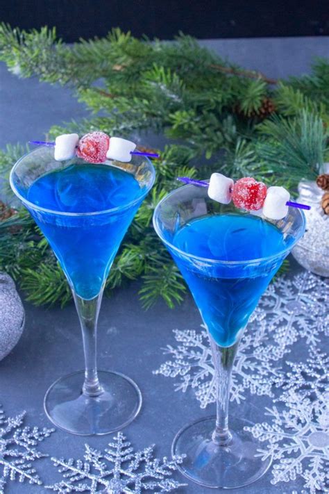 Come enjoy one of the best views in the poconos while having a few cold beverages with. Jack Frost Martini - Must Love Home | Martini, Holiday ...