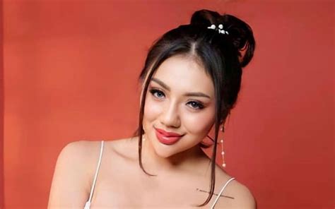 Potret Meli Gp Model Cantik Yang Sering Bikin Netizen Resah