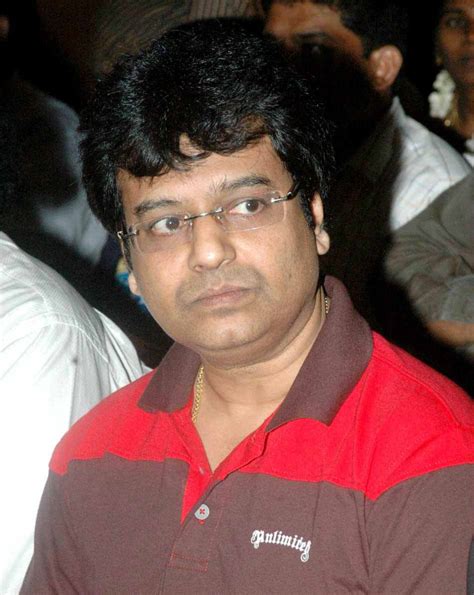 Vivekanandan, known by his stage name vivek, is an indian film actor, comedian, television personality, playback singer and activist working in the tamil film industry. Tamil actor Vivek's son Prasanna Kumar passes away; Celebs ...