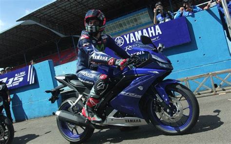 Booking online atau inden online yamaha all new r15 akan dilakukan pada 1 april 2017 mendatang dab, seperti yang sudah dibahas di artikel ( sebelumnya: Yamaha commence bookings for 2017 YZF-R15 V3.0 in India
