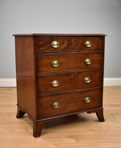Small Antique Mahogany Chest Of Drawers Antiques Atlas