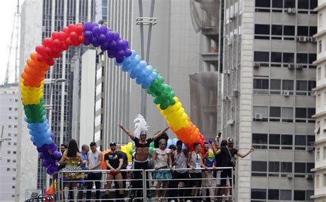 Brazil Gay Pride Parade 2018 Thousands March Down Avenida Paulista In Sao Paulo Today Cbs News