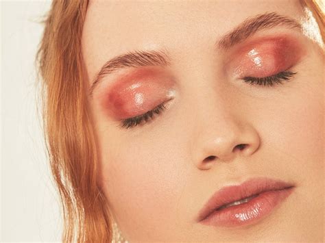 How To Get A Glossy Eye Look