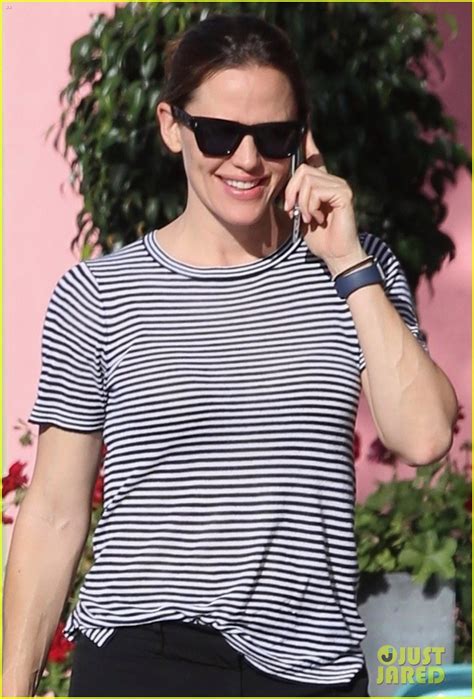 Full Sized Photo Of Jennifer Garner Is All Smiles In Stripes During Day