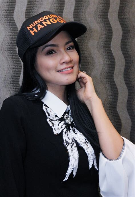 Titi Kamal Cantiknya Awet Banget Manisnya Rosiana Dewi