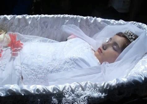 Последние твиты от the casket girls (@casketgirls). Pin by 李小玲 on Magical eternal dream | Dead bride, Dead beautiful, Funeral