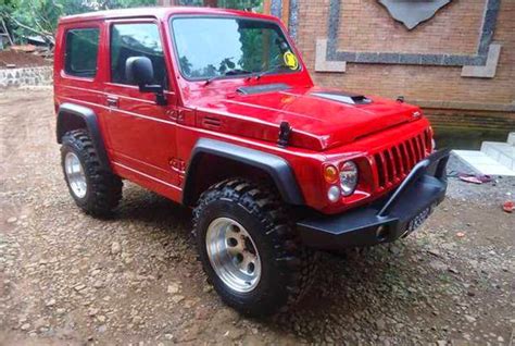 Pengerjaannya cuma 2 hari, karena di sini segala part yang dibutuhkan untuk modif 4x4 tersedia, jadi pemilik katana enggak perlu inden, kalau di bengkel umum biasanya makan waktu lama, sebutnya. Foto-foto Modifikasi Suzuki Jimny Katana - Gambar.photo
