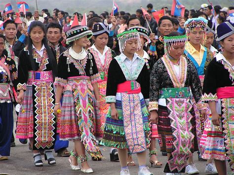 Hmong — Wikipédia | Vêtements hmong, Vêtement traditionnel