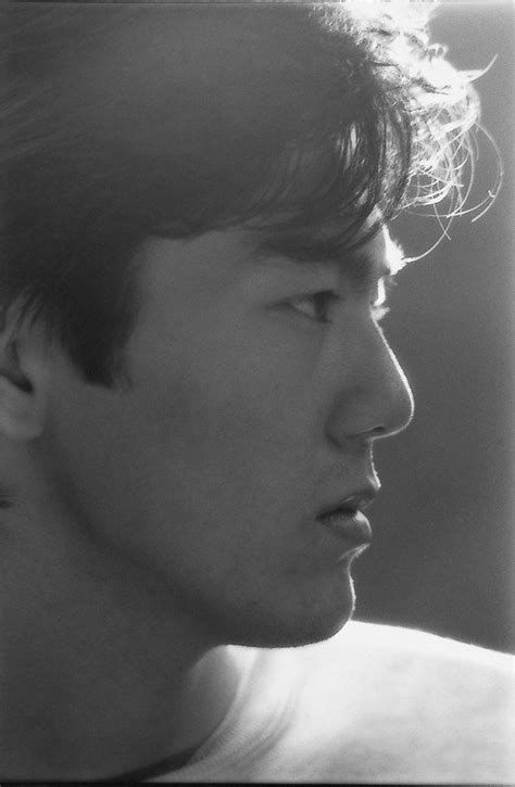 Hanyu da zidian (first edition): 1984年、10代の尾崎豊さんの横顔をモノクロ写真で収めた1枚 ...