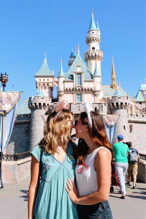 The Best Photo Spots In Disneyland Allie And Sam Disneyland Couples