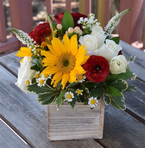 Floral T Box Handcrafted By Fleurelity Flower Arrangements Simple