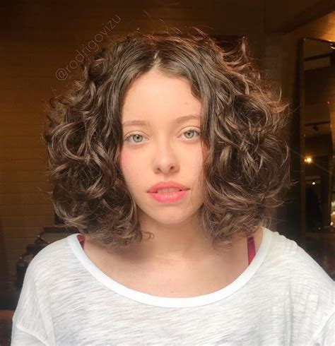Rafaela Gomes Barbosa cortes para cabelos ondulados perfeitos para você escolher