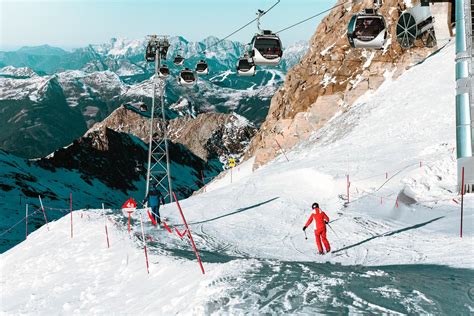 Free Photo Ski Gondola Lift In The Mountains