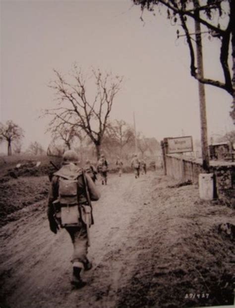 Gis Of The 45th Inf Div Advance On The Outskirts Of The Town Of Wingen