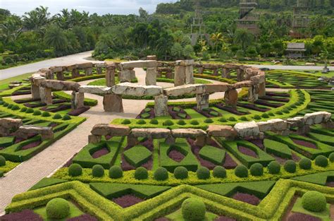 53 Stunning Topiary Trees Gardens Plants And Other Shapes