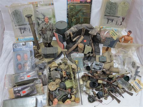 sold-price-collection-of-loose-weapons-accessories-to-1-6-scale-military-figures-dragon-wwii