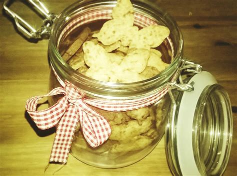 Ci sono i più classici di frolla, quelli ripieni di creme, quelli da inzuppo, quelli del riciclo (come le lingue di gatto) e una volta cotti sfornate i biscotti senza burro, lasciateli raffreddare, spolverizzateli con dello zucchero a velo e poi serviteli. RICETTA: Biscotti senza zucchero all'Avena con Zenzero e ...