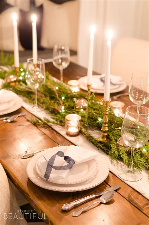 A successful soiree starts with a stunning christmas table setting. 15 Christmas Dinner Table Decoration Ideas For Your ...