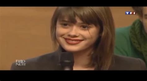 Rencontre nicolas bedos mathilde rencontre wicker park bo 20 avr 2016. Le Petit Journal : qui est Mathilde Warnier, la nouvelle recrue de l'émission ? | Mathilde ...