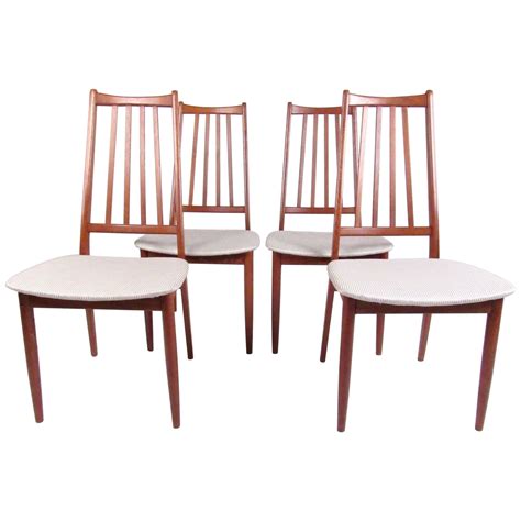 Set Of Four Mid Century Modern High Back Dining Chairs In Walnut By