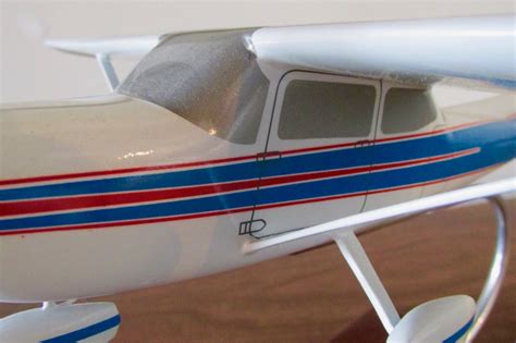 Metro Modern Cessna 172 Scale Model
