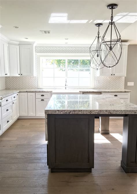 White spring granite has the illusion of movement in its design because of the varying vein pattern of whites, grays and deep reds. White Springs Natural Stone Granite Slabs | Arizona Tile ...